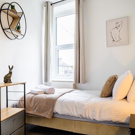 הוילה בקסטון Stunning House Sleeps 7 - Parking מראה חיצוני תמונה